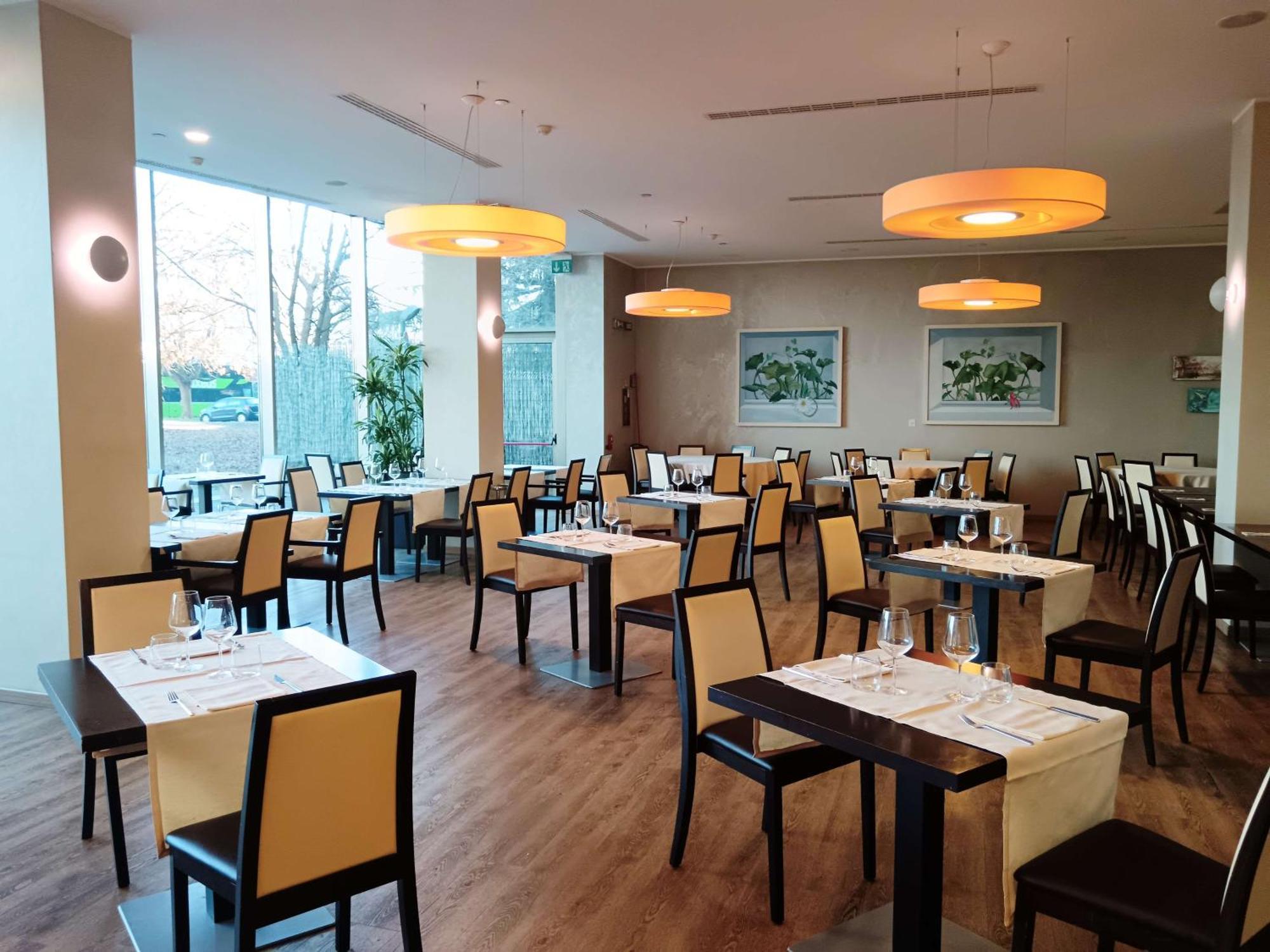 Best Western Plus The Hub Hotel Milano Esterno foto
